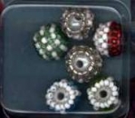 Glasperlen mit Rocailles bestickt weiss-klar-bunt